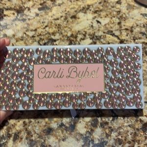 Anastasia Carli Bybel pallet